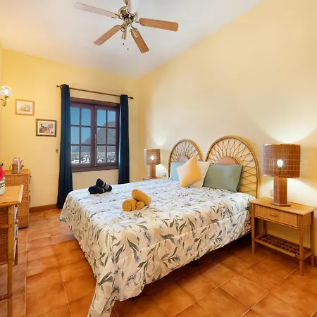For 4 People In Tenerife, Cleaning Included شقة *