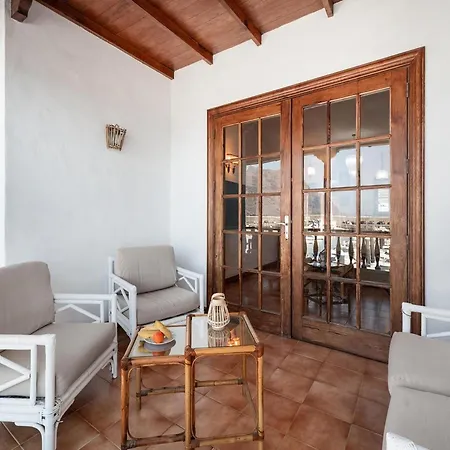 For 4 People In Tenerife, Cleaning Included