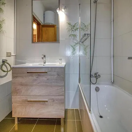 For 4 People In Tenerife, Cleaning Included